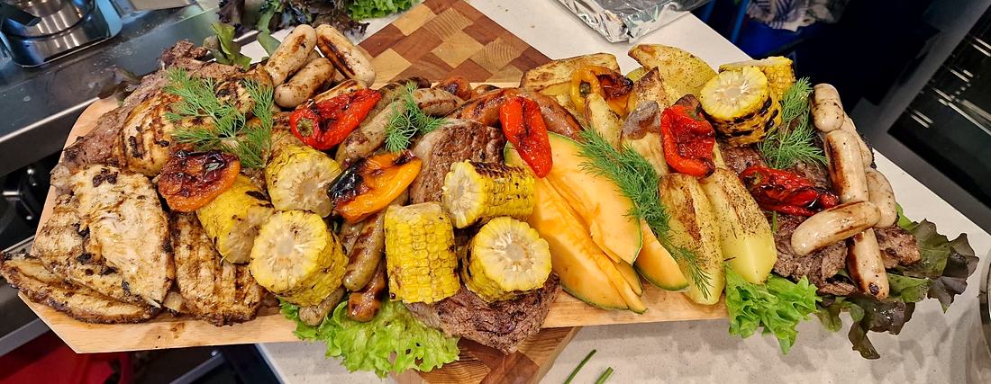 Plateau de grillades, maïs et poivrons